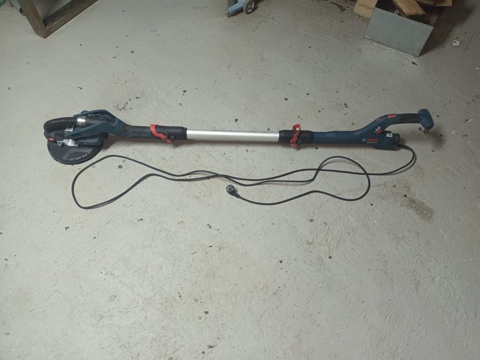 Inchiriez Masina Raschetat Slefuit Parchet Bona Ferastrau circular , R