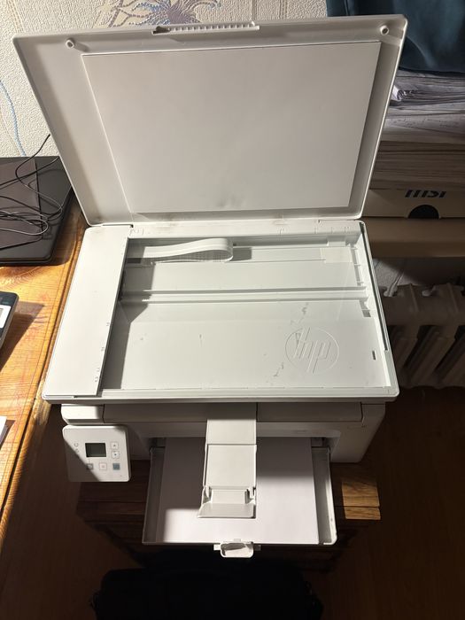 Принтер HP laserJet Pro