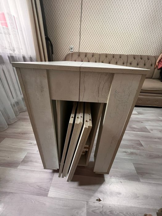 Продается Стол и стулья