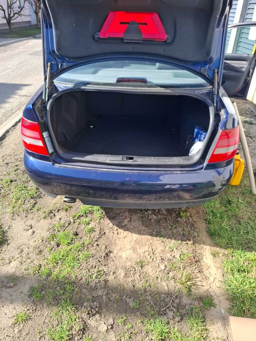 Vand Audi A4 1.6 2000