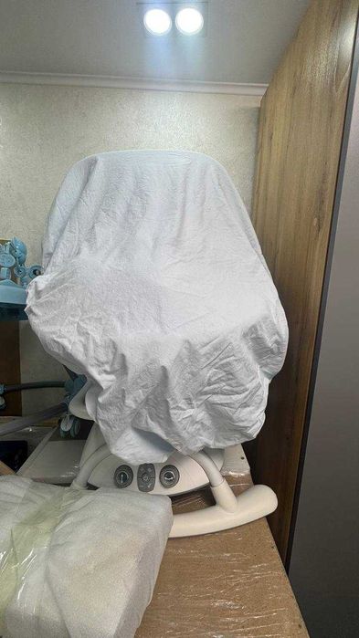 Детская кроватка , электронная качалка , ходунки