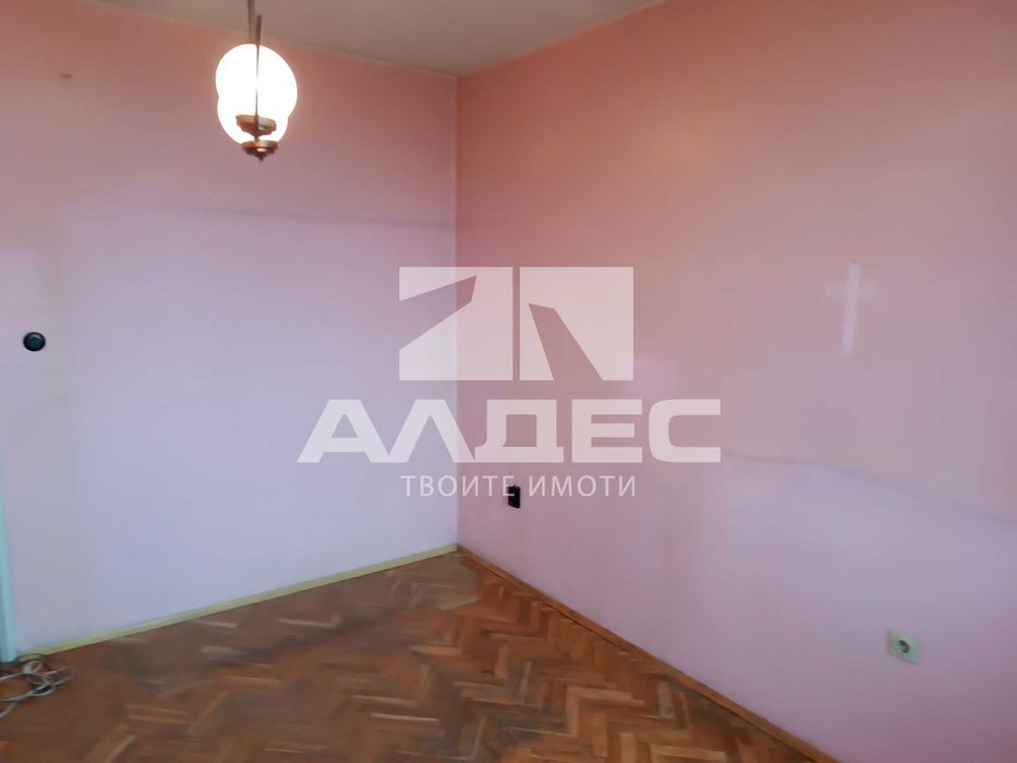 Продава се тристаен мезонет в кв. Бъкстон!