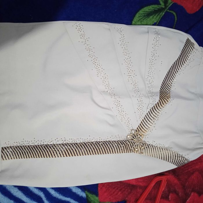 Kiyilgan kiyimlar sotiladi holati yaxshi