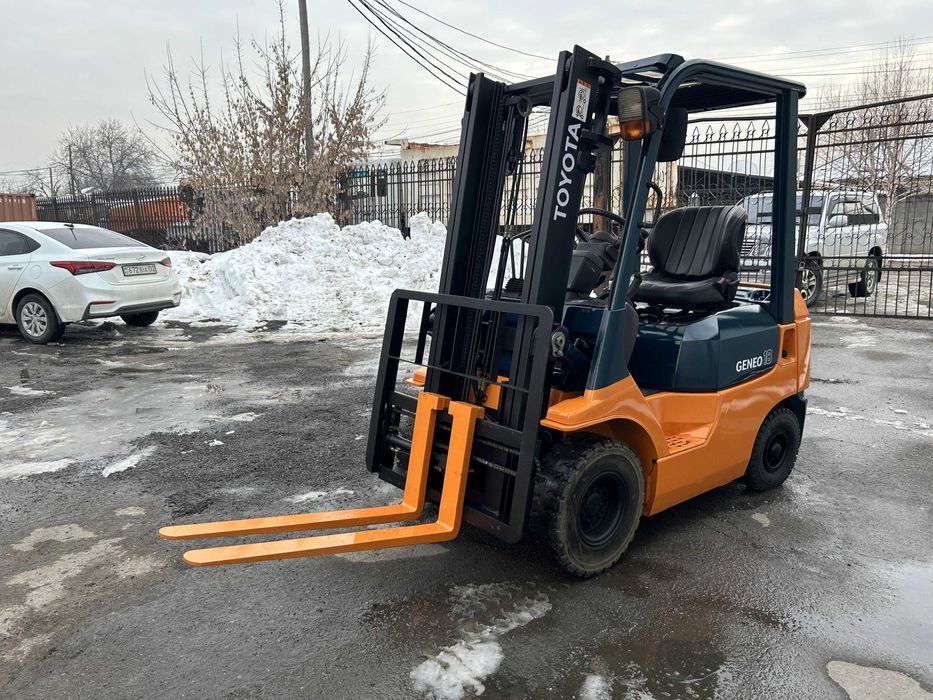 Вилочный погрузчик (кара)