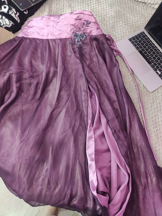 Бална рокля с гол гръб