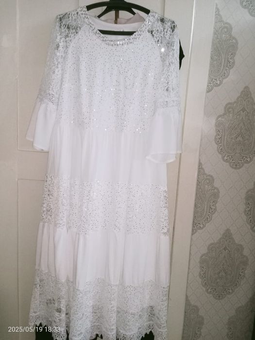 Продам платье шикарное белое