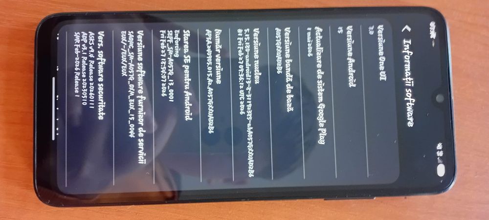 Vănd samsung a05s cu mici zgârieturi cu tot cu husa cutia originală si cablu