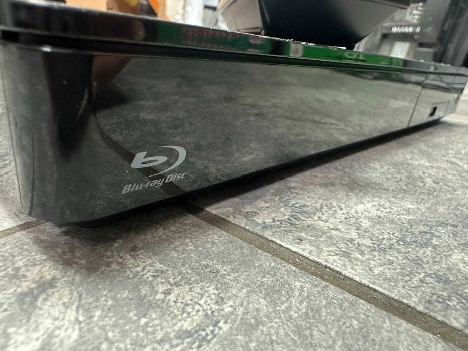 Smart Network Blu-ray Disc™/ DVD Player Panasonic DMP-BD81