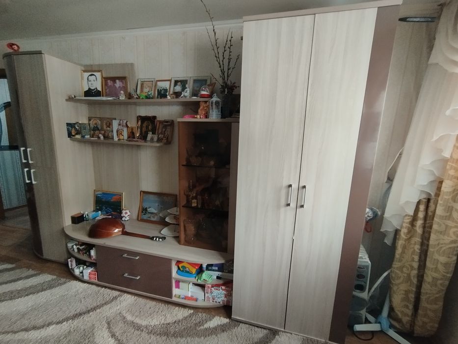 Продам компьютерный стол, шкаф стенка