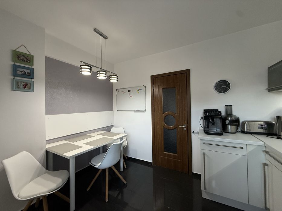 Vand apartament 3 camere