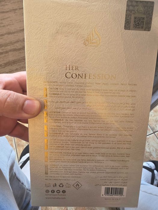 Lattafa Her Confession Eau de Parfum pentru femei.