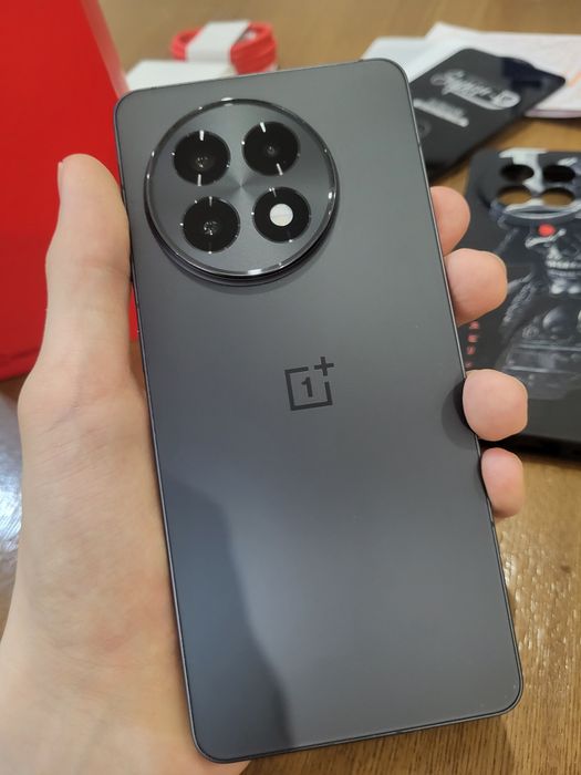 Продам One plus 13r