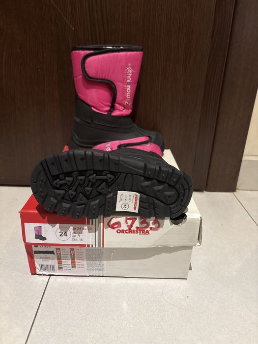 Нови ботушки, тип апрески 24 номер