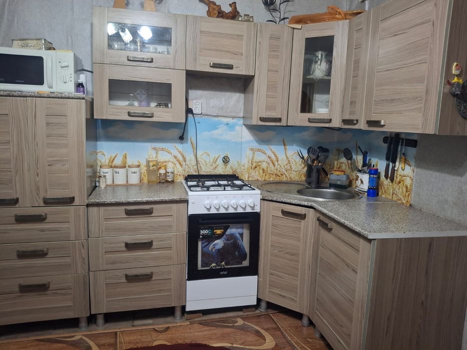 Продам хороший кухонный гарнитур