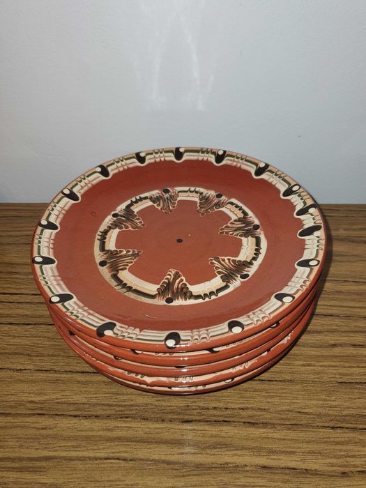 Троянски керамични чинийки 5 бр и Нови стъклени чинийки 5 бр