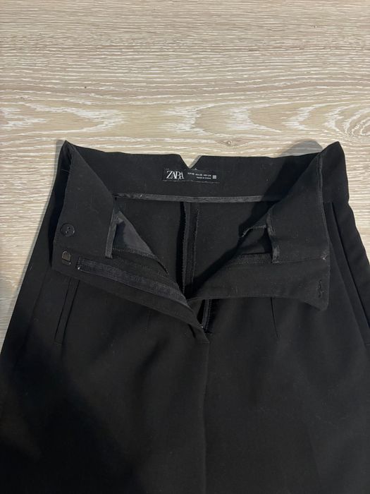 Черные брюки Zara