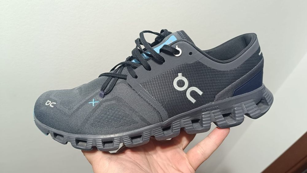 Adidas On Cloud X 44 ca noi pret 200 ron