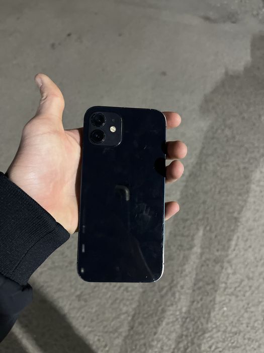 Продам Iphone 12
