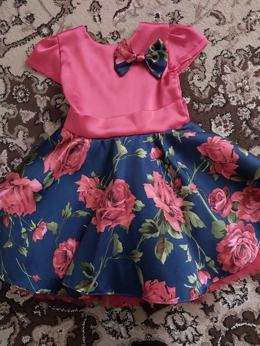 Платье детское,красное.