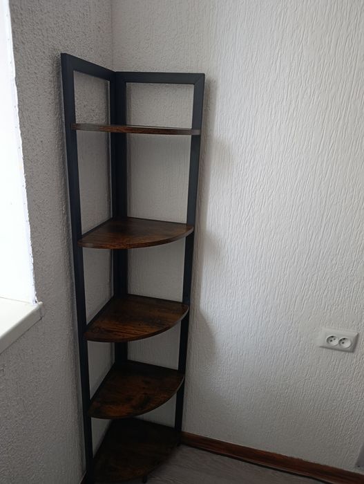 Стеллаж угловой для интерьера