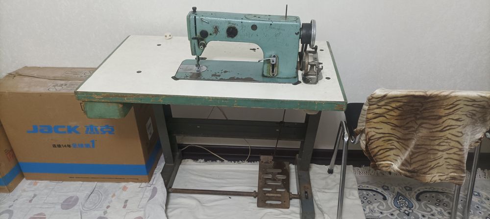 Промышленная швейная машинка