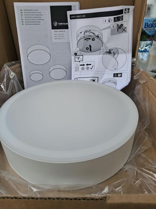 Plafoniera trilux cu led.