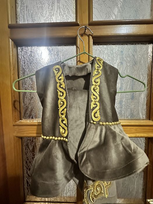 Қазақи нақыштағы сәнді киімдер