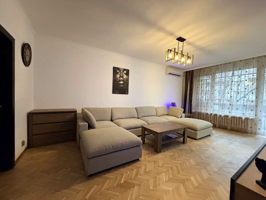 Дава се под наем Тристаен апартамент в София, Медицинска академия - 94 кв.м за 976.14 € - Снимка #2