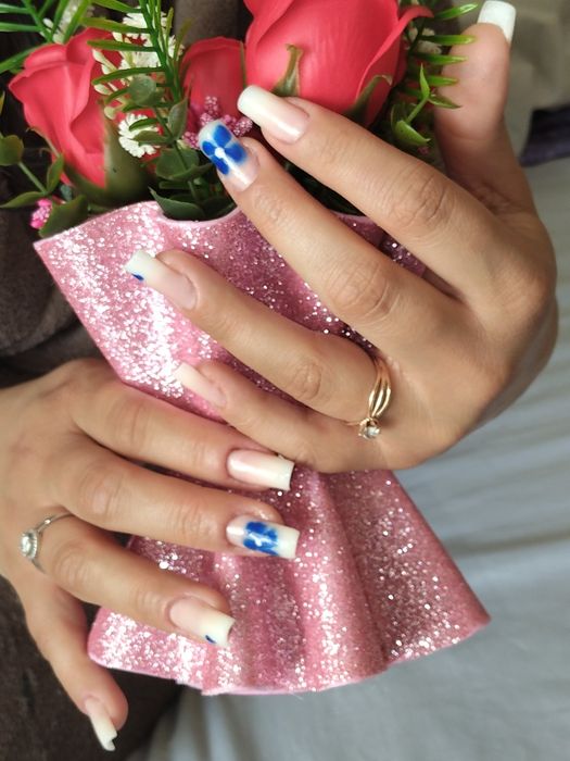 Manichiură, pedichiură estetică.