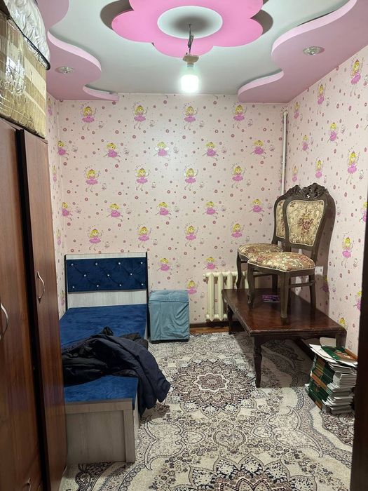 Sergili 8 mavzeda yol yuzida 3 xonali kvartira sotiladi 1-etaj

1) Ман