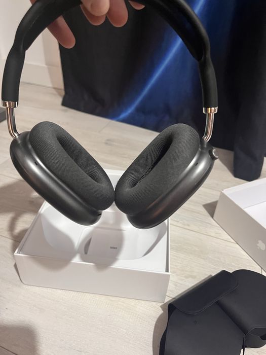 Air pods Max aproape noi