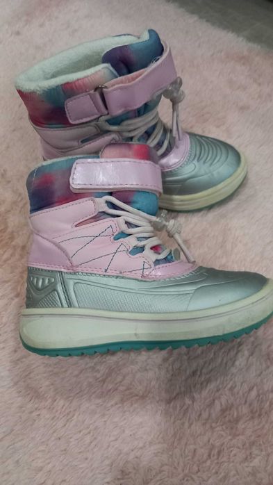 Ботушки- различни размери (21, 25, 26, 30 и 32)