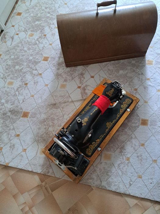 Продам швейную машинку