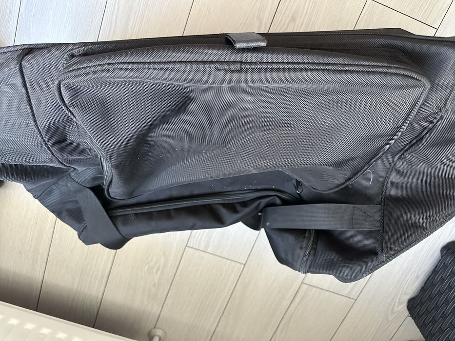 Продам чемоданы б.у в среднем состоянии