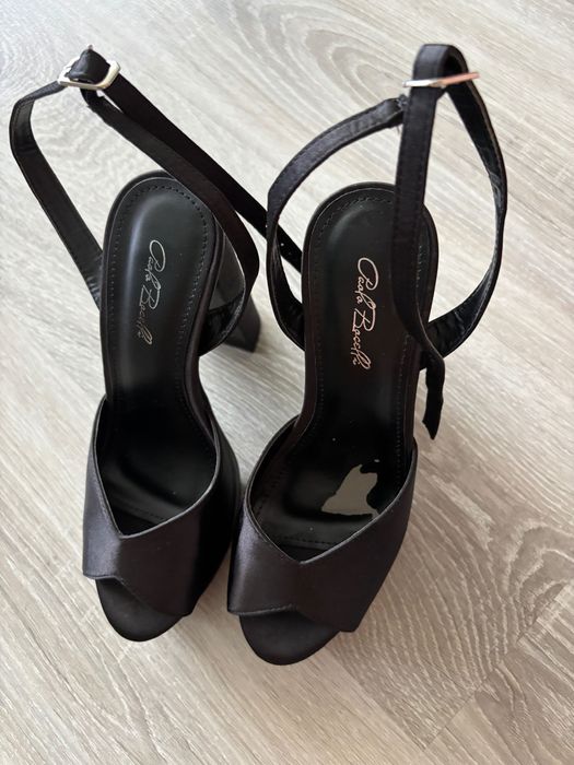 Дамски обувки на ток от сатен