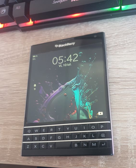 BlackBerry Q30 Passport