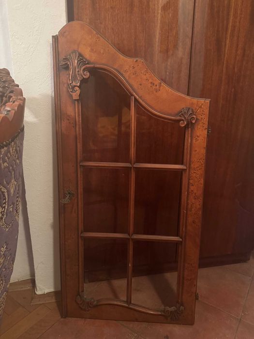 Стари мебели, запазени и готови за употреба