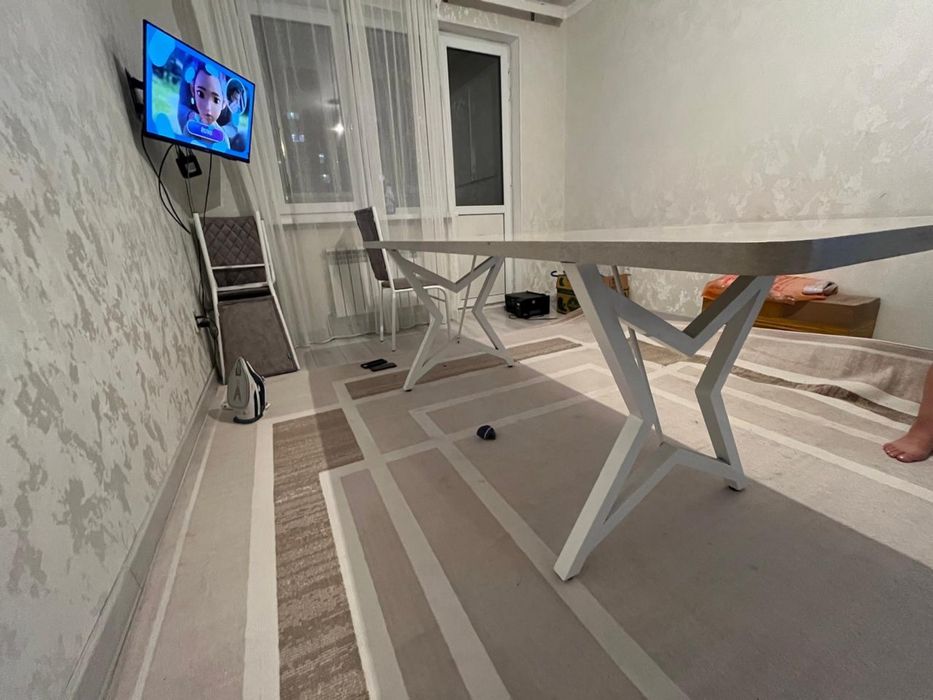 Стол для гостиной