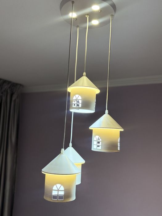 Люстра в виде домиков