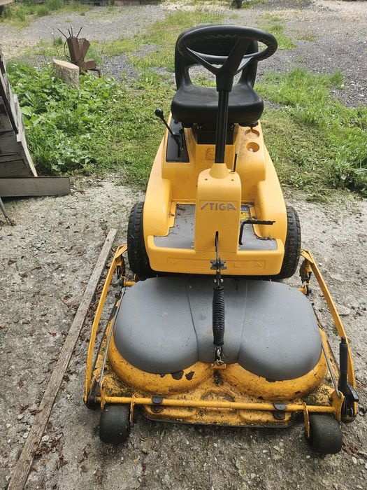Tractor pentru tuns iarba
