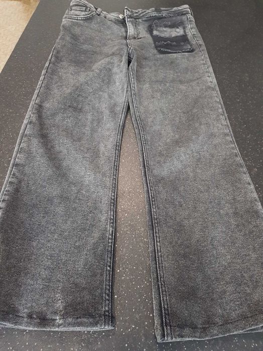 Продавам юношески панталони