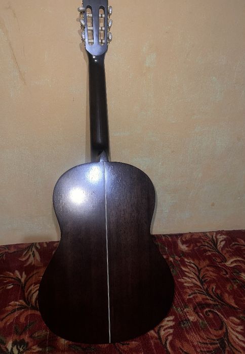 Гитара сотилади срочна