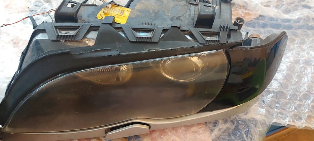 Продавам фарове за е46