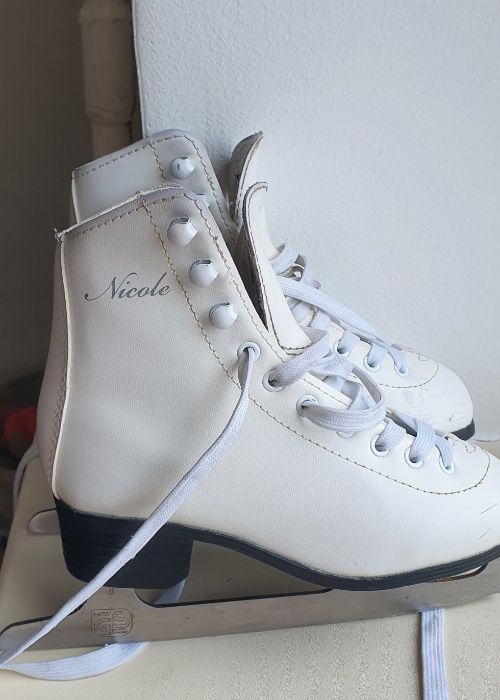 Продам коньки. размер 32 И 34 размера.