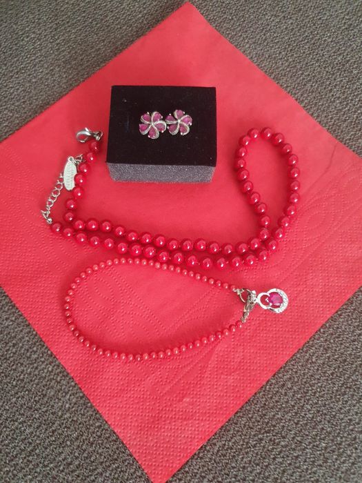 Set bijuterii cu pietre roșii