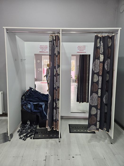 Vând urgent Cabina de proba si panouri Slatwall  alb lucios