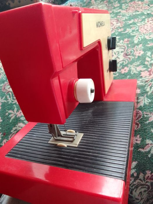 Детска шевна машина.Работи!