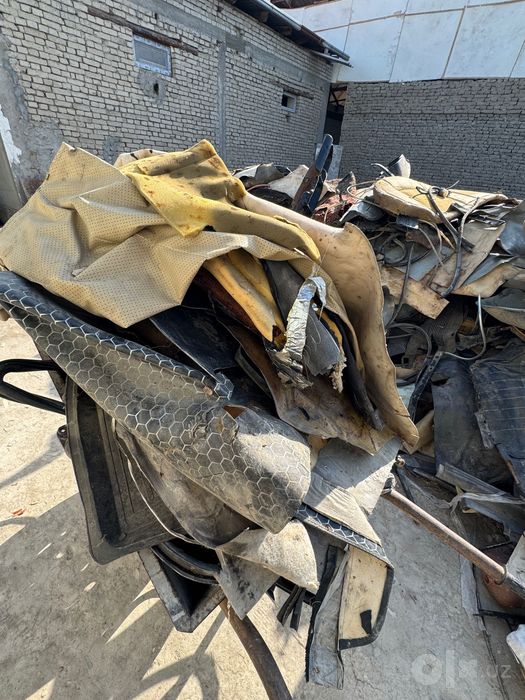 Mashina plastmassa va charm qismlari