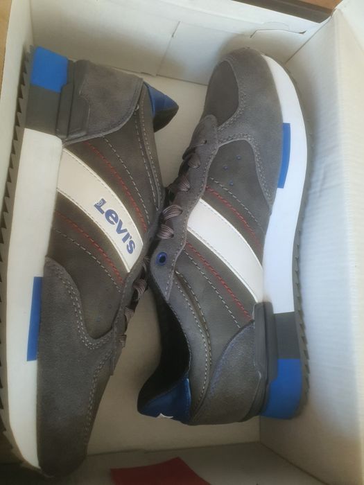 Papuci levis adidasi