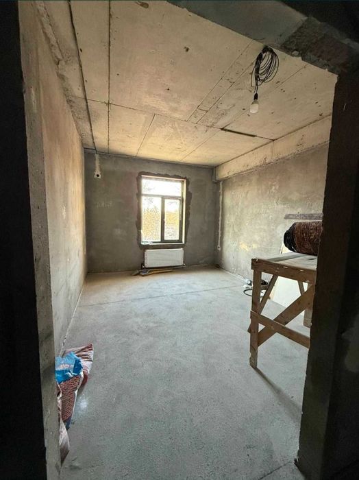 ЖК Qozirobod напротив стадиона. 3 комнаты 103м2 без ремонта